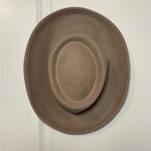 Beige/mauve brimmed hat